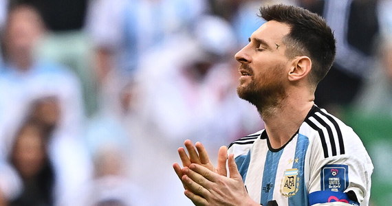 Lionel Messi skomentował sensacyjną porażkę reprezentacji Argentyny w meczu z Arabią Saudyjską. Gwiazdor przyznał, że "ta grupa piłkarzy jeszcze nigdy nie była w takiej sytuacji". Podkreślił jednak, że wraz z kolegami zrobi wszystko, by w następnych meczach - z Meksykiem i Polską - zmazać plamę.