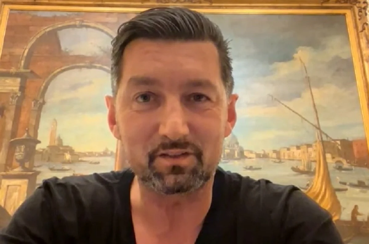 Polacy w pierwszym meczu mistrzostw świata w Katarze zremisowali 0:0 z Meksykiem. Ogromną szansę na zwycięstwo zmarnował Robert Lewandowski, który nie wykorzystał rzutu karnego. Trener Dariusz Dudek ocenił dla nas występ biało-czerwonych. Jego zdaniem nieźle wyglądała nasza gra w destrukcji, ale w ofensywie jest dużo do poprawy.