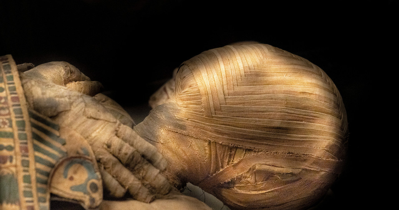 Był potomkiem "świętej" rodziny, miał odziedziczyć po ojcu rolę kapłana boga płodności Min, ale życie miało inne plany. Naukowcy zrekonstruowali właśnie wizerunek starożytnej egipskiej mumii, która wprawiła ich w osłupienie.