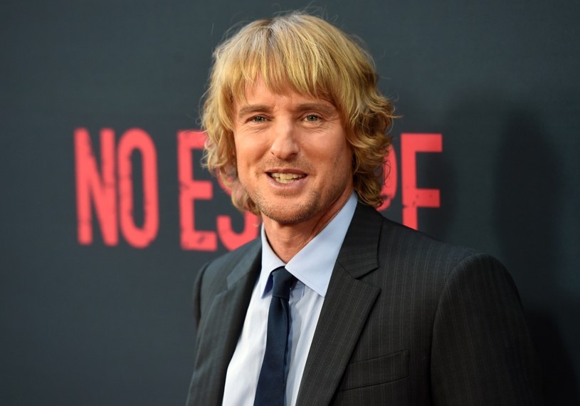 Owen Wilson pracuje obecnie nad niezależną produkcją "Paint". 54-letni weteran komedii wciela się w bohatera inspirowanego prawdziwą postacią ekscentrycznego artysty, Boba Rossa, który przez długie lata edukował w telewizji Amerykanów, jak malować obrazy.