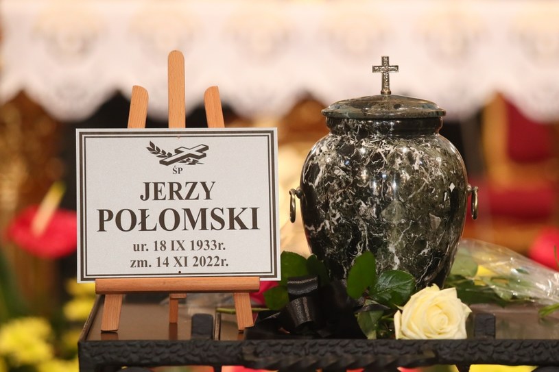 Jerzy Połomski zmarł 14 listopada w Warszawie. Miał 89 lat. Piosenkarz został pochowany w Alei Zasłużonych na Starych Powązkach w Warszawie. Ceremonia miała charakter państwowy.