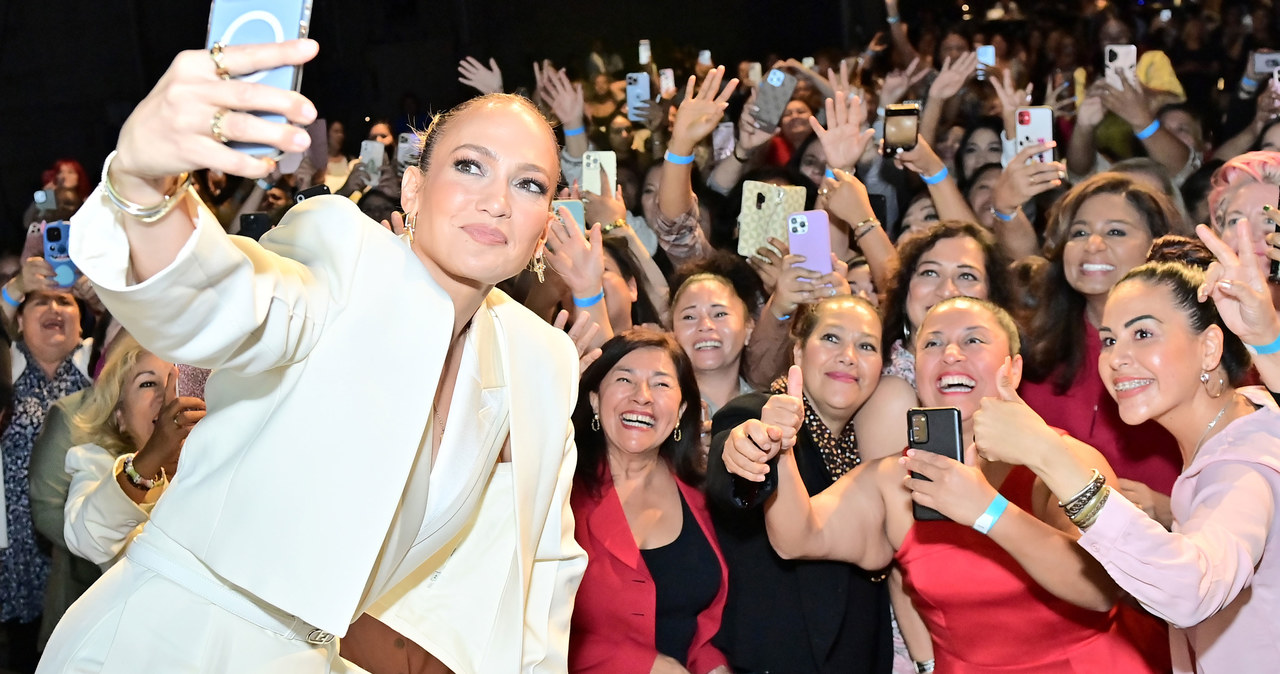 We wtorkowy wieczór z instagramowego konta Jennifer Lopez - bez zapowiedzi - zniknęły wszystkie wpisy. Z kolei na Twitterze zamiast głównego zdjęcia profilowego pojawiła się czarna plansza.