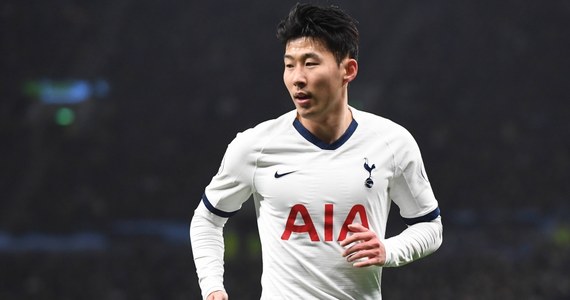 Son Heung-Min, czołowy piłkarz reprezentacji Korei Południowej i Tottenhamu Hotspur, będzie mógł zagrać w czwartkowym meczu mistrzostw świata z Urugwajem. Tę informację przekazał selekcjoner azjatyckiej drużyny Paulo Bento. Koreańczyk będzie musiał jednak zagrać w specjalnej masce chroniącej twarz po niedawnej kontuzji.