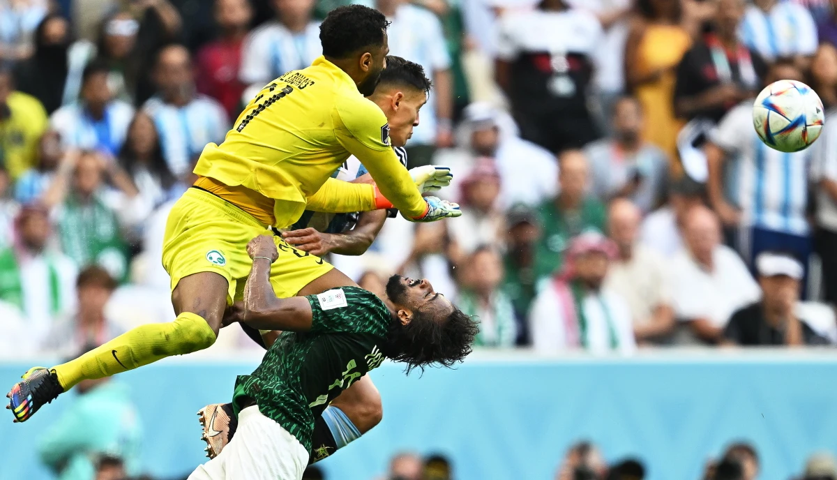 Reprezentanci Arabii Saudyjskiej przygotowują się do sobotniego meczu z Polską. Jak się okazuje, sensacyjne zwycięstwo nad Argentyną we wtorek zostało okupione kontuzjami dwóch podstawowych zawodników. Z rywalizacji w mundialu wyeliminowani zostali Yaser Al-Shahrani i kapitan zespołu Salman Al-Faraj.