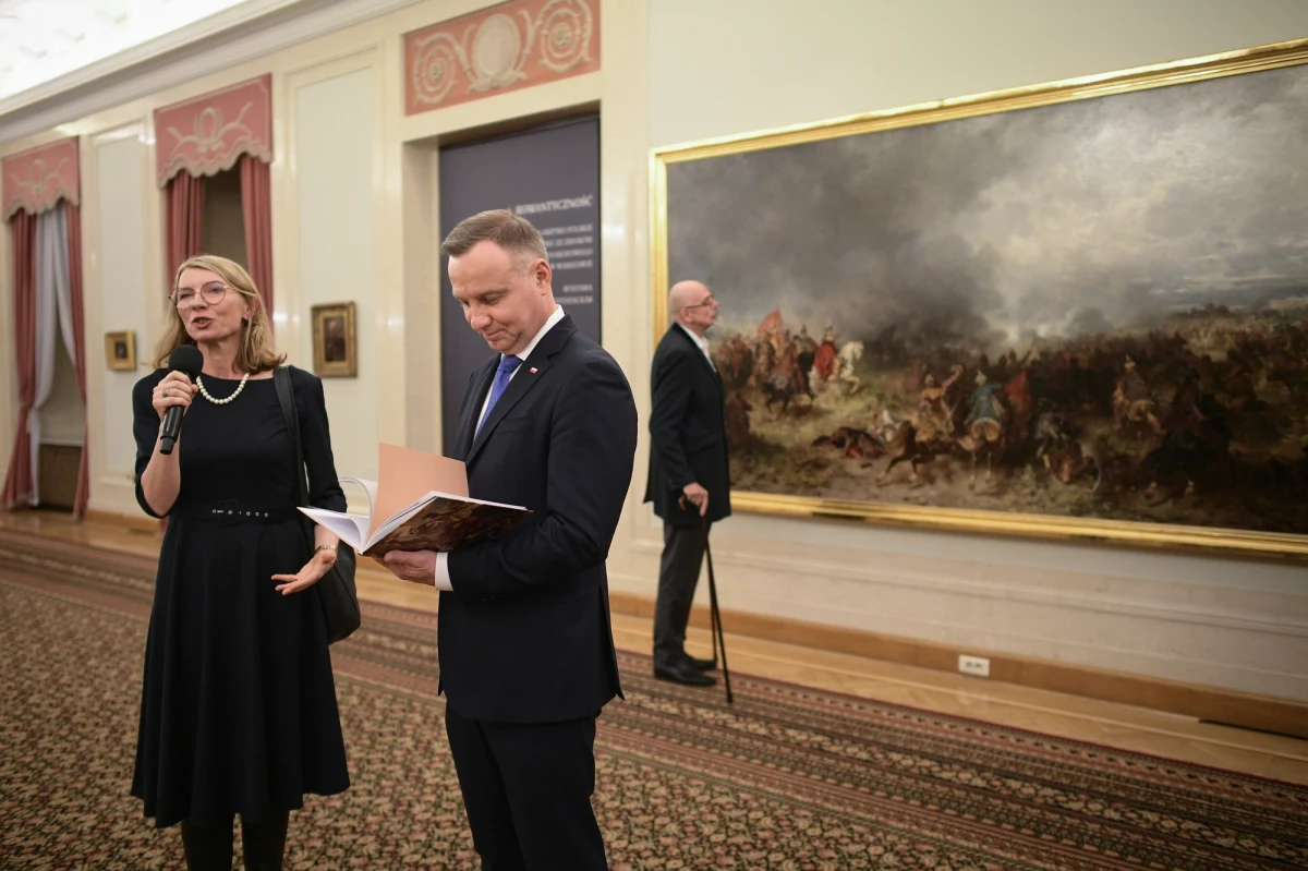 W niedzielę Pałac Prezydencki będzie otwarty dla zwiedzających. Gościom Pałacu zostaną udostępnione do zwiedzania historyczne wnętrza, m.in. Sala Kolumnowa czy Sala Orderu Orła Białego. Zwiedzający będą też mogli obejrzeć wystawę "Romantyczność. Malarstwo polskie XIX wieku" - poinformowała KPRP.
