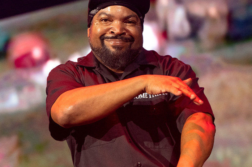 W 2021 roku Ice Cube, obok Jacka Blacka, miał znaleźć się na planie zdjęciowym filmu "Oh Hell No". Raper stracił jednak rolę, bowiem konsekwentnie odmawiał przyjęcia szczepionki przeciwko Covid-19, co było jednym z warunków wzięcia udziału w produkcji. Upór gwiazdora okazał się niezwykle kosztowny - ta decyzja spowodowała, że stracił 9 mln dolarów, które miał dostać za udział w filmie reżyserowanym przez Kitao Sakuraiego.