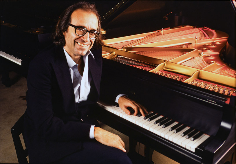 Dzięki wsparciu nowoczesnej, Joao Carlos Martins mógł znowu zagrać na fortepianie. Wybitny muzyk w wyniku choroby i wypadku musiał 25 lat temu przerwać karierę pianisty.