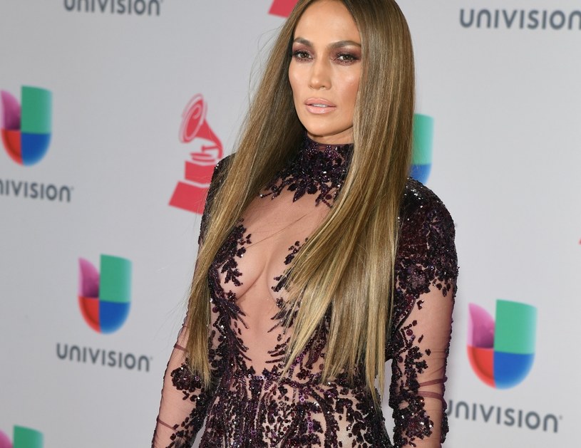 Konta  Jennifer Lopez w mediach społecznościowych zawsze miały wielu zwolenników, a wrzucane przez gwiazdę materiały zbierały sporo reakcji. Co ciekawe, z Instagrama piosenkarki i aktorki zniknęły wszystkie wpisy, a zamiast zdjęcia profilowego widzimy czarną planszę.