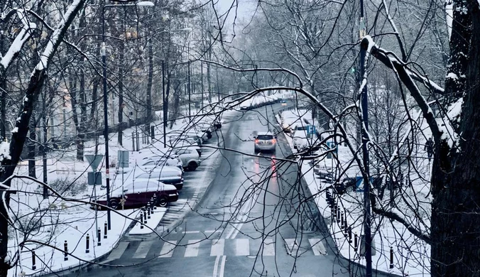 Zima zaskoczyła kierowców. Poważne utrudnienia i wypadki