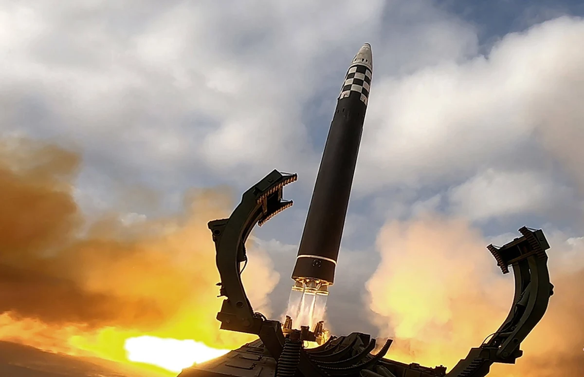 Kim Jo Dzong, siostra dyktatora Korei Północnej Kim Dzong Una, obrzuciła inwektywami rząd Korei Południowej i jej prezydenta. Władze w Seulu nazwała "wiernym psem" USA, a prezydenta Jun Suk Jeola określiła jako "idiotę".