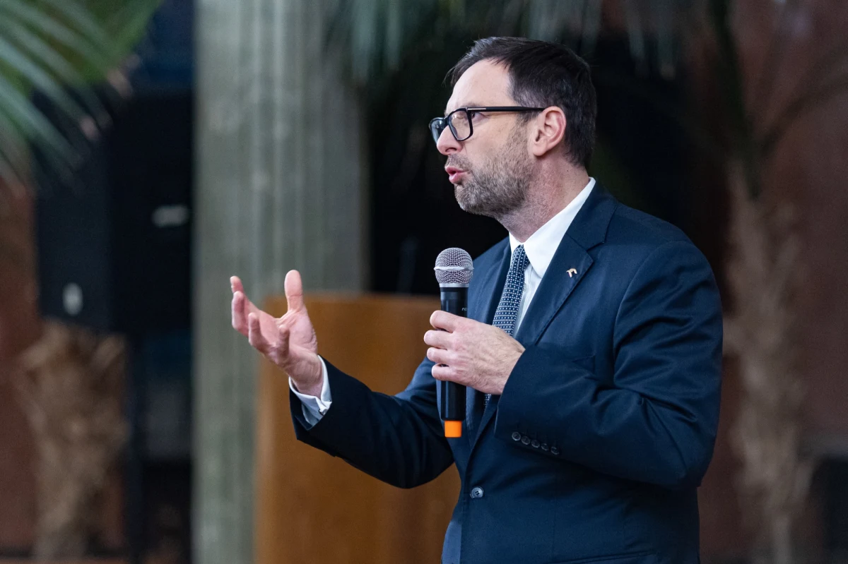 W naszej strategii bardzo mocno ujmiemy kwestie biogazowni i biometanowni - zapowiedział prezes PKN Orlen Daniel Obajtek podczas konferencji prasowej w Głąbowie, w gminie Ryn (woj. warmińsko-mazurskie) na temat inwestycji Grupy Orlen w biopaliwa nowej generacji.