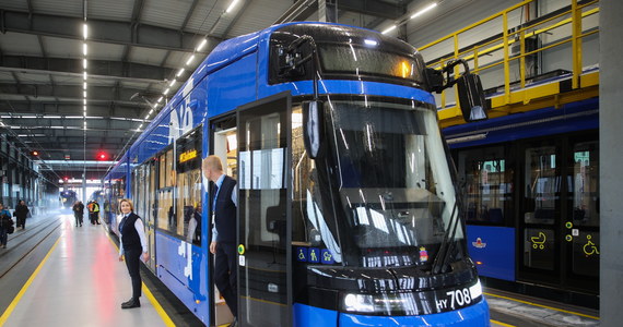 Dwa nowe tramwaje "Lajkonik II" wyjechały dziś na ulice Krakowa. To pierwsze pojazdy z kolejnej partii nowoczesnych tramwajów, które trafia do naszego miasta.  

