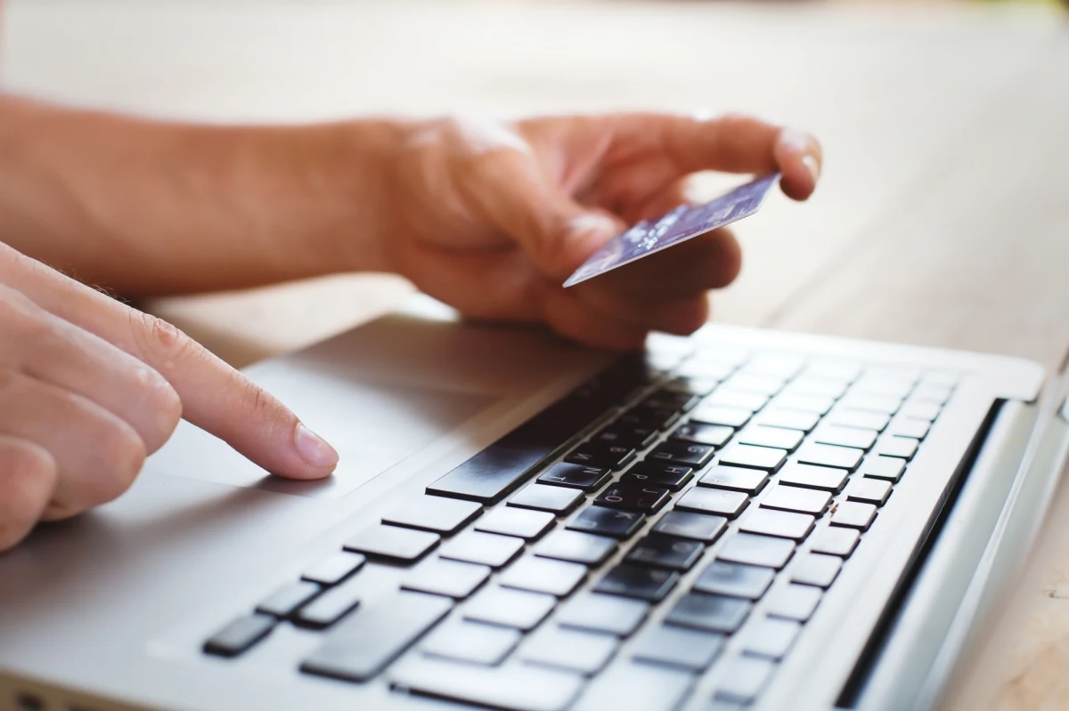 Jeśli planujecie zakup biletów na tymczasowym dworcu PKP w Zakopanem, to musicie przygotować się na utrudnienia. PKP Intercity zdecydowało o ich zamknięciu z powodu małego zainteresowania - podaje portal zakopane.naszemiasto.pl.