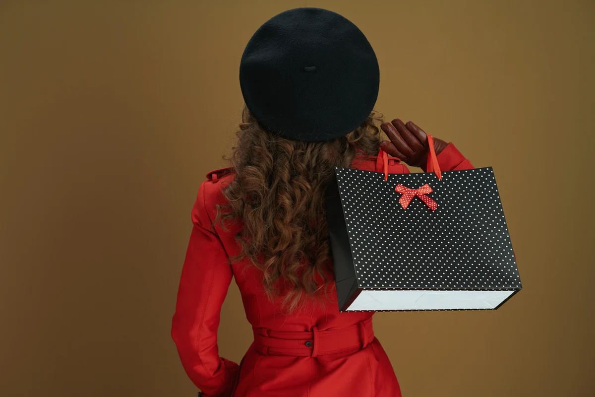 Najbliższe dni to żniwa dla łowców okazji i rekordowo obniżonych cen, ale też dla sprzedawców, którzy liczą na wysokie obroty w tym okresie. A że każda okazja czyni złodzieja, to na nieuważnych kupujących próbują wzbogacić się także oszuści. Warto zachować w tym czasie szczególną roztropność - mówi Piotr Sikora, Chief Technology Officer w IdoSell.