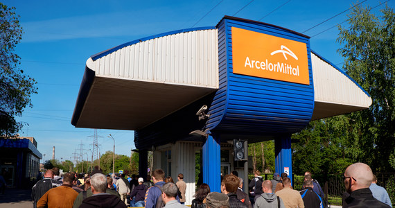 Huta Arcelor Mittal w Krzywym Rogu, największy zakład metalurgiczny Ukrainy, poinformowała w czwartek, że wstrzymała wytapianie stali i produkcję wyrobów walcowanych. Wszystko ze względu na ograniczenia w dostawach prądu.