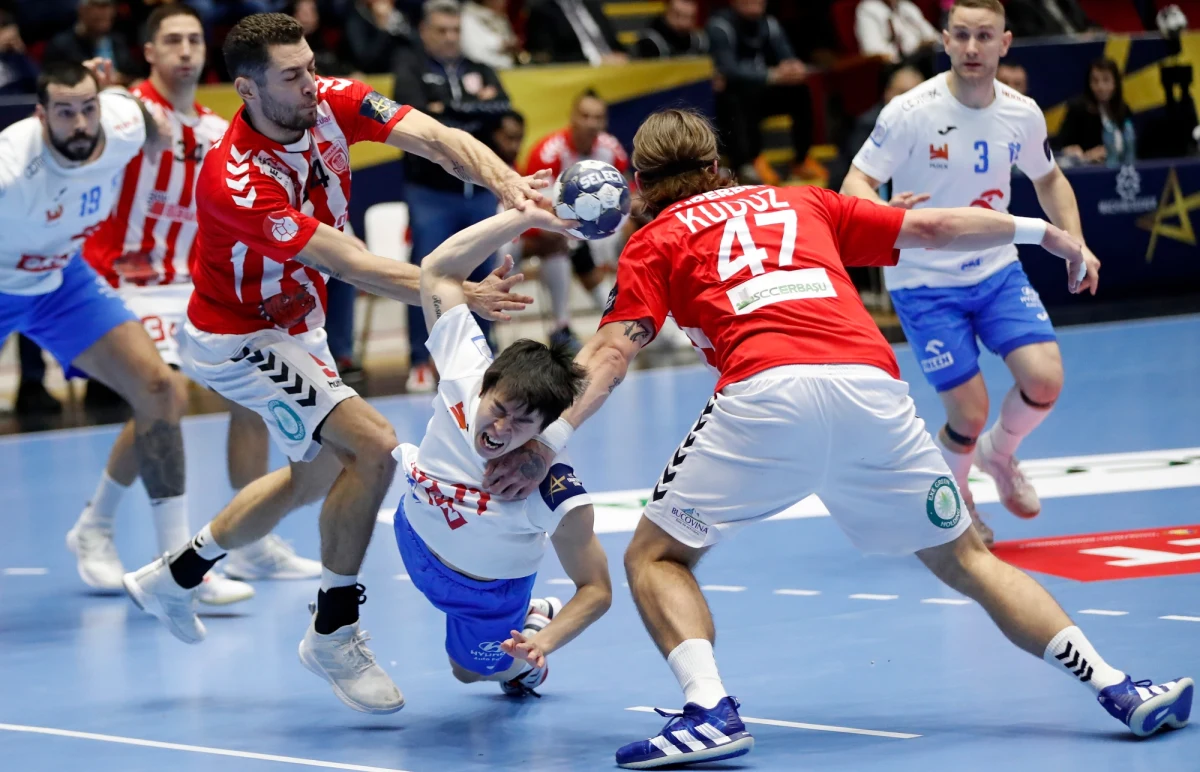 Piłkarze ręczni Orlen Wisły przegrali na wyjeździe z mistrzem Rumunii Dinamo Bukareszt 27:32 (14:15) w meczu 7. kolejki grupy A Ligi Mistrzów. Płocczanie zagrali dobre trzy kwadranse, w końcówce oddali inicjatywę gospodarzom.