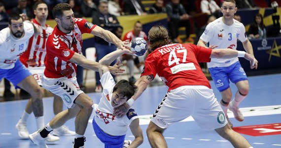 Piłkarze ręczni Orlen Wisły przegrali na wyjeździe z mistrzem Rumunii Dinamo Bukareszt 27:32 (14:15) w meczu 7. kolejki grupy A Ligi Mistrzów. Płocczanie zagrali dobre trzy kwadranse, w końcówce oddali inicjatywę gospodarzom.