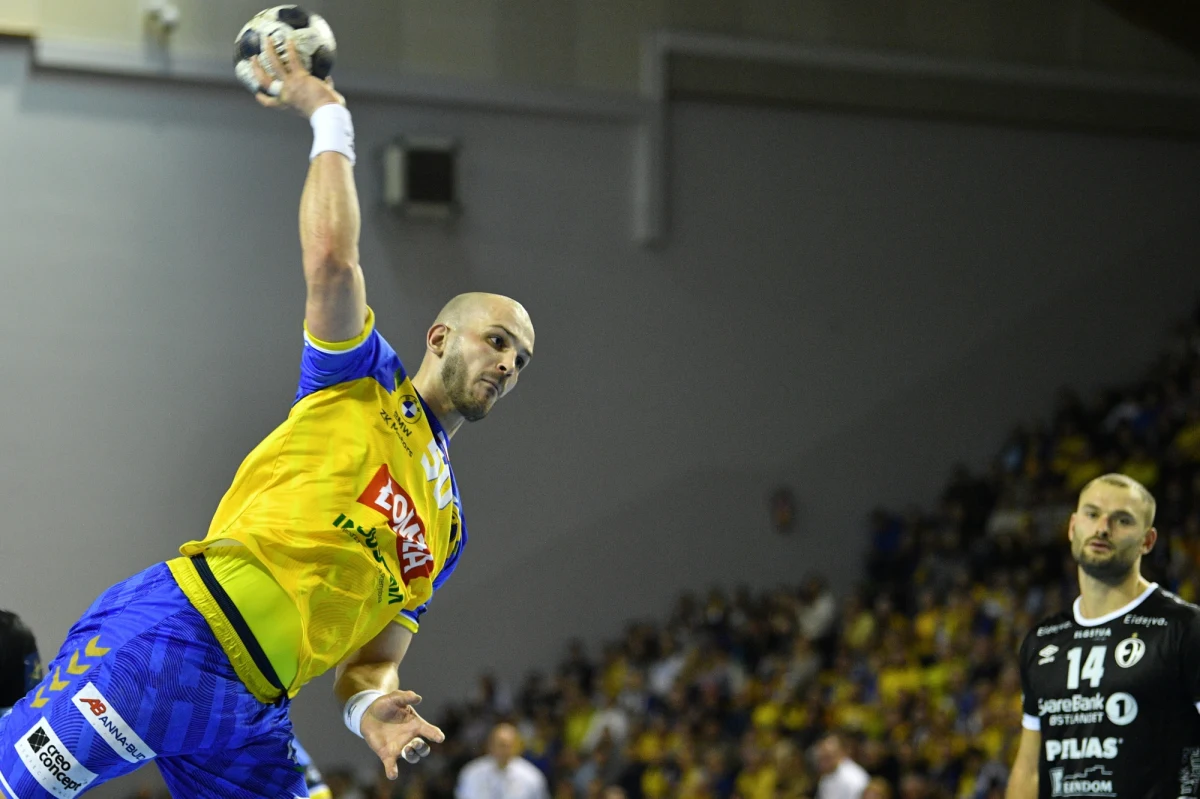 Piłkarze ręczni Łomży Industrii Kielce wygrali we własnej hali z norweskim Elverum Handball 37:33 (21:17) w meczu siódmej kolejki Ligi Mistrzów. To szóste zwycięstwo polskiej drużyny w tych rozgrywkach.