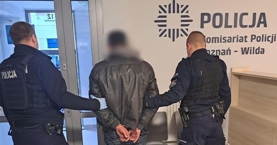 Poznańska policja zatrzymała wandala, który minionej nocy uszkodził kilkadziesiąt samochodów zaparkowanych w rejonie dzielnic Dębiec oraz Wilda. Trwa ustalanie liczby poszkodowanych kierowców.