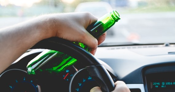 65 proc. ankietowanych dobrze ocenia nowe zapisy Kodeksu karnego mówiące o konfiskacie samochodów pijanym kierowcom - wynika z sondażu United Surveys dla RMF FM i "Dziennika Gazety Prawnej". Niespełna dwa tygodnie temu Sejm przegłosował nowelizację ustawy w tej sprawie.