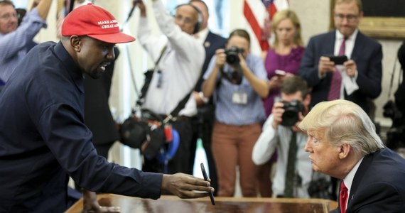 Znany muzyk Kanye West oznajmił na Twitterze, że będzie kandydował na prezydenta USA w 2024 r. i zaoferował Donaldowi Trumpowi, by był kandydatem na wiceprezydenta. Według gwiazdora Trump w odpowiedzi miał na niego nakrzyczeć.