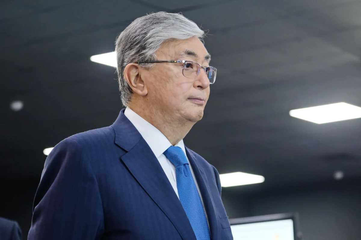 ​Kasym Żomart-Tokajew, który wygrał wybory prezydenckie w Kazachstanie, złożył w sobotę w Astanie przysięgę prezydencką. Pierwszą wizytę zagraniczną Tokajew odbędzie już w poniedziałek, a celem będzie Moskwa.