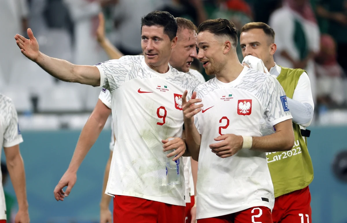 Kapitan piłkarskiej reprezentacji Polski Robert Lewandowski był decydującą postacią sobotniego meczu grupy C piłkarskich mistrzostw świata - oceniają media z Arabii Saudyjskiej. Zauważają także, że "Lewy" zdobył swoją pierwszą bramkę w mistrzostwach świata. "Padło na nas" – podkreślają dziennikarze.