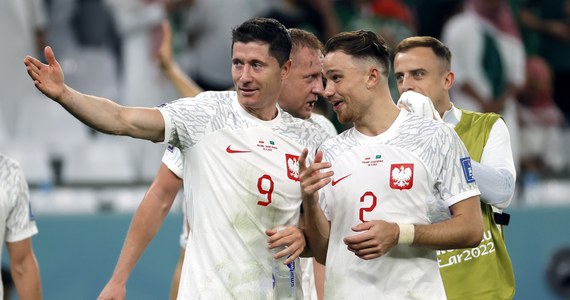 Kapitan piłkarskiej reprezentacji Polski Robert Lewandowski był decydującą postacią sobotniego meczu grupy C piłkarskich mistrzostw świata - oceniają media z Arabii Saudyjskiej. Zauważają także, że "Lewy" zdobył swoją pierwszą bramkę w mistrzostwach świata. "Padło na nas" – podkreślają dziennikarze.
