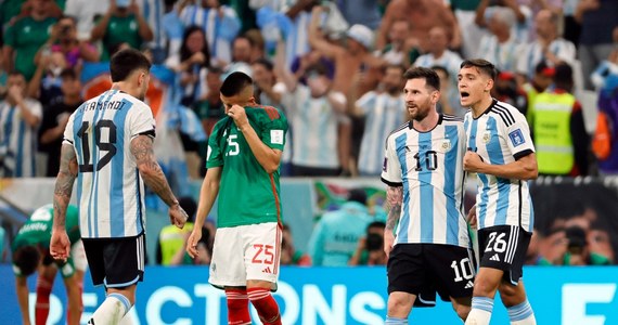 Po sensacyjnej porażce na inaugurację z Arabią Saudyjską 1:2 Argentyna w sobotę pokonała Meksyk 2:0 i zachowała szansę na awans do 1/8 finału. Jedną z bramek zdobył Leo Messi, dla którego było to drugie trafienie w turnieju.