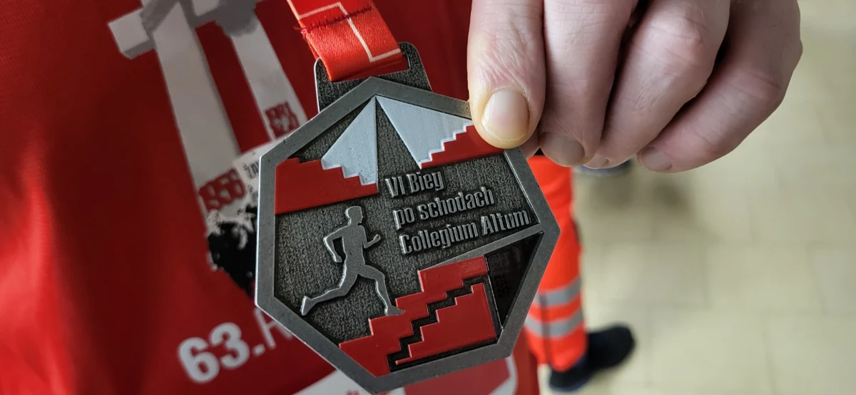 Do pokonania 372 stopnie mają uczestnicy niedzielnego Biegu po schodach Collegium Altum Uniwersytetu Ekonomicznego. W zmaganiach bierze 250 uczestników, którzy w jak najkrótszym czasie muszą wbiec na siedemnaste piętro budynku. 