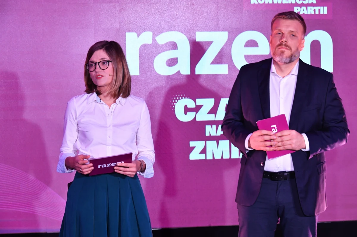 Adrian Zandberg i Magdalena Biejat podczas konwencji partii Razem zostali wybrani współprzewodniczącymi tego ugrupowania. Do tej pory partią kierował Zarząd Krajowy.