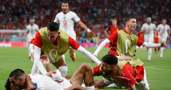 Kolejna niespodzianka na mundialu w Katarze. Maroko pokonało trzecią na ostatnich mistrzostwach świata w Rosji Belgię 2:0 w meczu grupy F. Obie bramki padły w drugiej połowie, a trafiali: Abdelhamid Sabiri i Zakaria Aboukhlal.