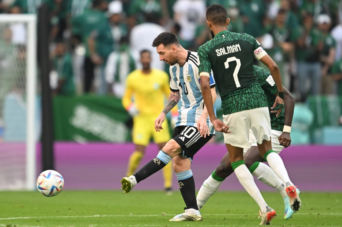 Kapitan piłkarskiej reprezentacji Arabii Saudyjskiej Salman Al-Faraj nie zagra już na mistrzostwach świata w Katarze. Trener Herve Renard z powodu kontuzji pozwolił zawodnikowi opuścić drużynę.