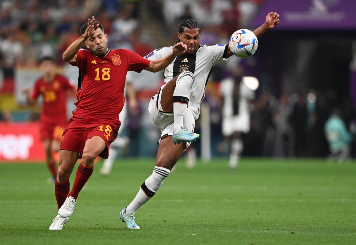 Hiszpania zremisowała z Niemcami 1:1 w meczu grupy E na mundialu w Katarze. Podopieczni Hansiego Flicka zdołali wyrównać w samej końcówce spotkania. Niemcy zdobyli pierwszy punkt na tegorocznym turnieju. 