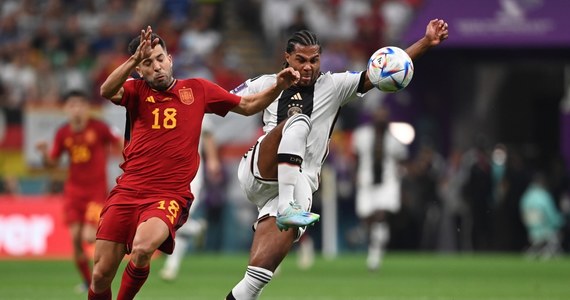 Hiszpania zremisowała z Niemcami 1:1 w meczu grupy E na mundialu w Katarze. Podopieczni Hansiego Flicka zdołali wyrównać w samej końcówce spotkania. Niemcy zdobyli pierwszy punkt na tegorocznym turnieju. 