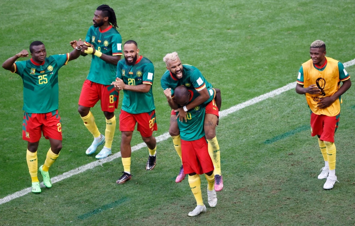 Porywające spotkanie obejrzeli kibice, którzy pojawili się na Al Janoub Stadium. W starciu Kamerunu i Serbii nie brakowało zwrotów akcji i pięknych bramek. Choć Serbowie prowadzili już 3:1, to ostatecznie zremisowali z Kameruńczykami 3:3. 