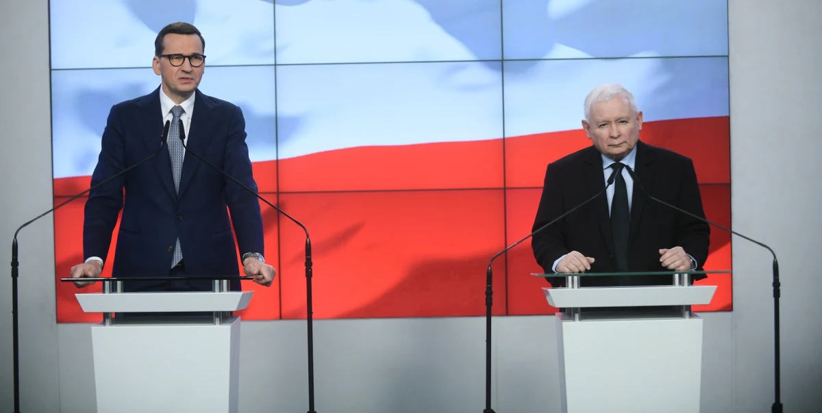 Prawo i Sprawiedliwość chce powołania komisji, która miałaby zbadać politykę energetyczną prowadzoną przez rząd Polski w latach 2007-2022. Poinformowali o tym na wspólnej konferencji prasowej premier Mateusz Morawiecki i prezes Prawa i Sprawiedliwości Jarosław Kaczyński. "Ta sprawa stała się przedmiotem kontrowersji i dobrze by było, żeby wszystkie sprawy z tym związane, wszystkie problemy, które tutaj były stawiane, zostały wyjaśnione" - dodał były premier. Jednocześnie zastrzegł, że nie chodzi o komisję śledczą. 