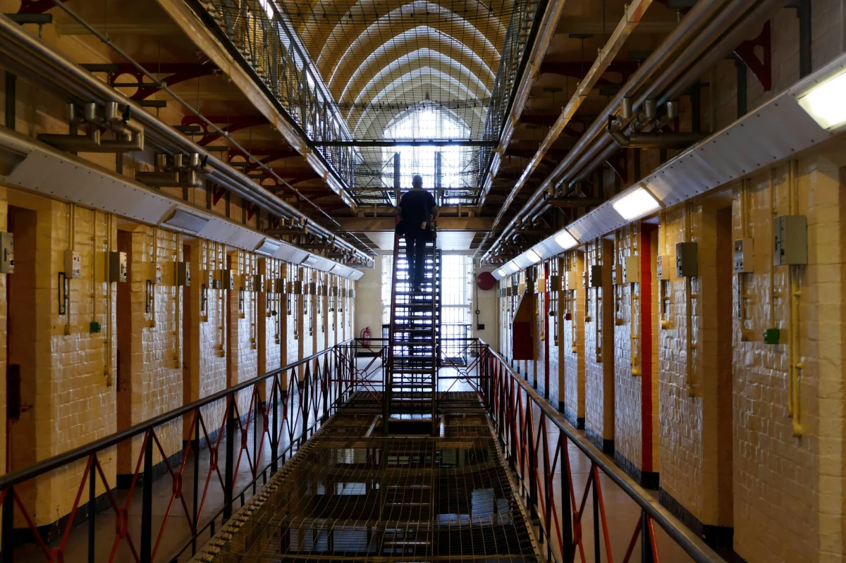 Janusz Waluś to południowoafrykański działacz skrajnej prawicy. Jest Polakiem, zabił czarnoskórego lidera partii komunistycznej Chrisa Haniego. Siedzi w więzieniu w RPA. Teraz ma wyjść na wolność. O tej postaci z Cezarym Łazarewiczem reporterem, autorem książki „Nic osobistego. Sprawa Janusza Walusia” rozmawiał Krzysztof Urbaniak. 