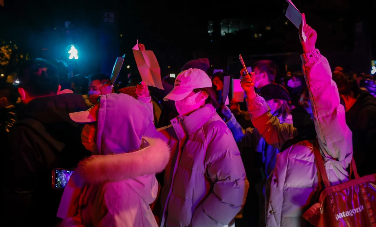 "Ostatnie trzy dekady w Chinach to był pewien konsensus społeczny polegający na tym, że nie protestujemy, nie formujemy żadnych żądań politycznych, ale możemy się bogacić. Natomiast Xi Jinping ogłosił właśnie, że rozpoczyna się nowa era i że w niej najważniejsze będzie bezpieczeństwo, a nie gospodarka" - tak o protestach m.in. w Pekinie, Szanghaju i Wuhan mówił w radiu RMF24 Radosław Pyffel, socjolog i znawca Chin. Rozmawiał z nim Tomasz Terlikowski.
