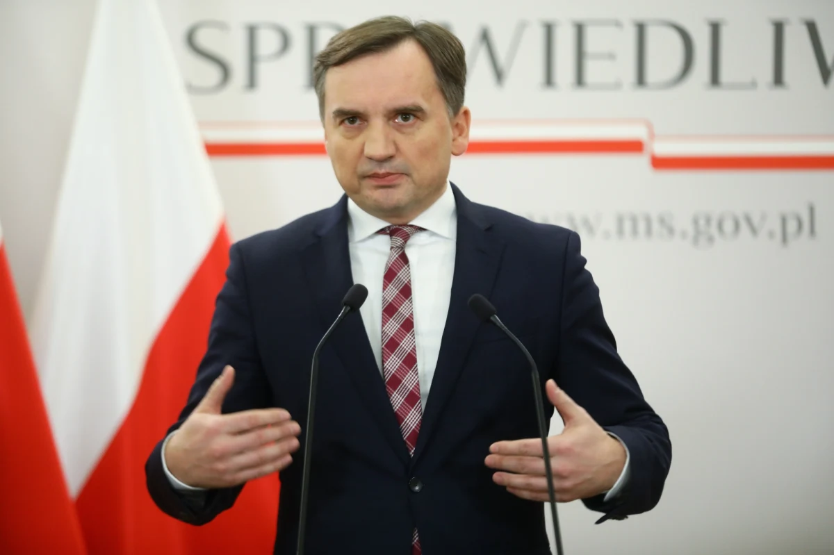 "Jedyną słuszną drogą jest prowadzenie twardych negocjacji, a więc wykorzystanie możliwości, które pozwalają nam stosować weto wobec zakusów żądań i chęci przejęcia kolejnych obszarów władzy przez Komisję Europejską" - powiedział lider Solidarnej Polski, minister sprawiedliwości Zbigniew Ziobro.