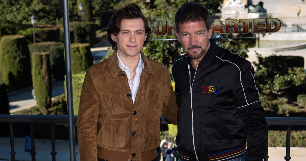 Antonio Banderas uważa, że Tom Holland mógłby z powodzeniem zastąpić go w kolejnym filmie o przygodach Zorro. "Jest w nim energia i radość. Ma tą iskrę" - pochwalił młodszego kolegę, z którym współpracował przy ekranizacji gry "Uncharted".