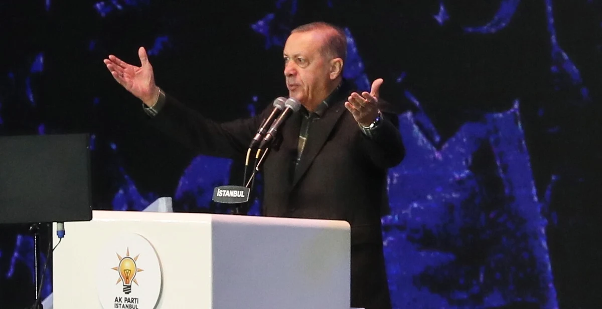 ​Tureccy urzędnicy przekonują, że armia potrzebuje zaledwie kilku dni, by zakończyć przygotowania do "operacji lądowej" w północnej Syrii - podaje agencja Reutera. Od kilku tygodni Turcja wykorzystuje lotnictwo do bombardowania pozycji Kurdów w regionie. Ankara wielokrotnie przekonywała, że jest w stanie wysłać tam swoich żołnierzy.