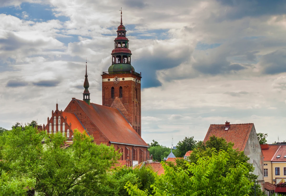 W nocy z piątku na sobotę w jednym z hoteli w Lidzbarku Warmińskim pobity został wójt gminy Fabian Andrukajtis, który na chwilę stracił przytomność. Napastnikiem był jeden z lokalnych przedsiębiorców. Wójt przebywa teraz na zwolnieniu lekarskim.