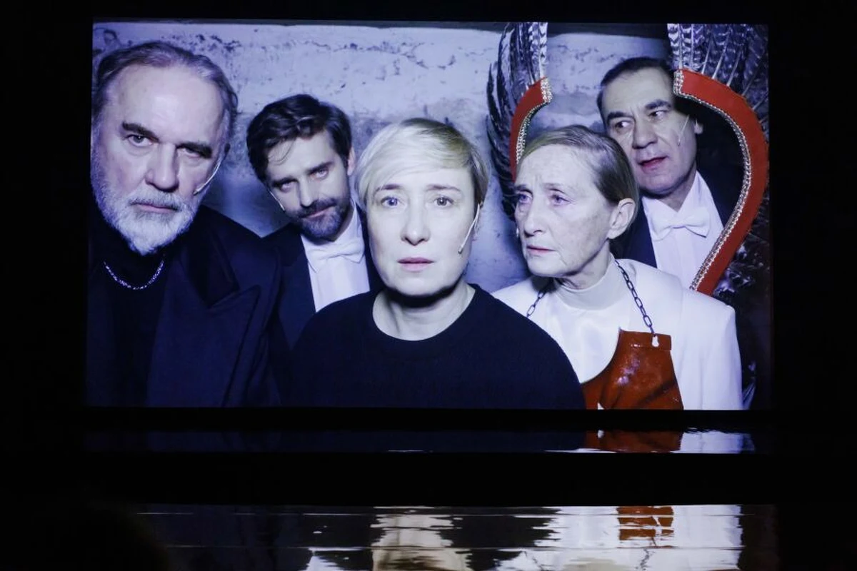 W Krakowie działa co najmniej 70 scen teatralnych − zarówno publicznych jak i prywatnych. Przyznawana od 11 lat Nagroda Teatralna im. Stanisława Wyspiańskiego to forma wyróżnienia najbardziej wartościowych i najciekawszych osiągnięć na krakowskich scenach teatralnych. Nagroda główna w tym roku powędrowała do "Dziadów" wystawianych w Teatrze im. J. Słowackiego.