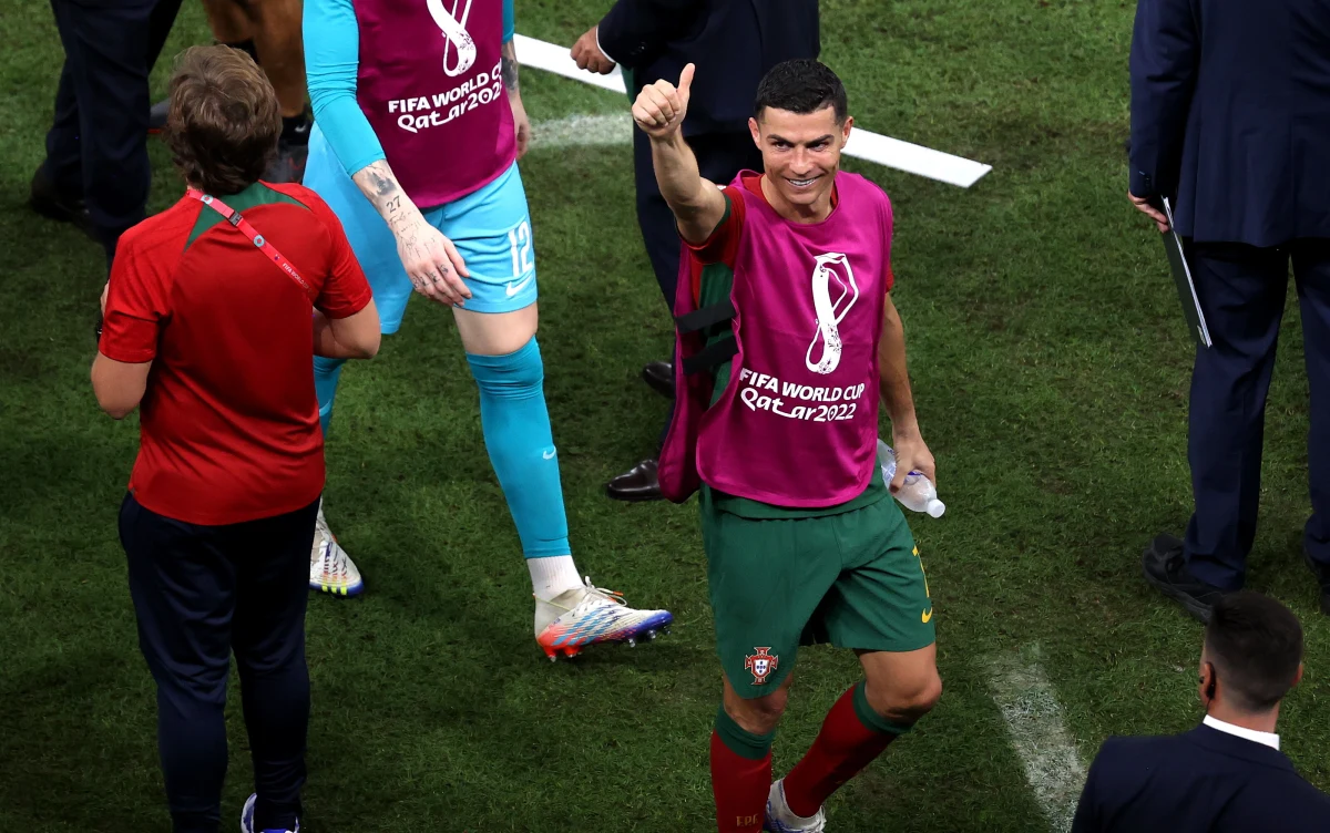 Na piłkarskich mistrzostwach świata rozegrano już 32 spotkania - to połowa wszystkich zaplanowanych meczów. W gronie ekip, które zanotowały po dwa zwycięstwa są: Francja, Brazylia i Portugalia. Od dziś trwać będzie trzecia i ostatnia kolejka fazy grupowej. Niebawem z 32 uczestników turnieju zostanie tylko 16.