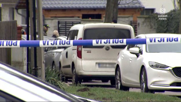 Strzelanina podczas przeszukania koło Gdańska. Policja weszła do jednego z domów w Straszynie, w związku ze śledztwem dotyczącym handlu bronią. Zginął mężczyzna, który chwilę wcześniej otworzył z broni maszynowej ogień do policjanta i ranił go w rękę.Materiał dla "Wydarzeń" przygotował Robert Gusta. 