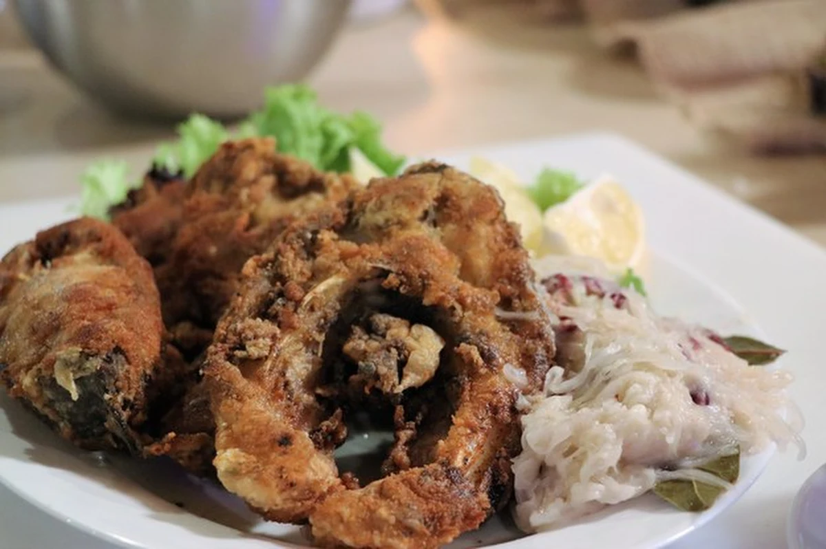 Przedświąteczny karp dla krakowian - to akcja, która zagości na ulicach stolicy Małopolski także w tym roku. Już od 5 do 16 grudnia, w sześciu lokalizacjach w mieście, rozdanych zostanie w sumie 10 tysięcy porcji karpia, pochodzących z gospodarstwa rybackiego Dolina Będkowska.