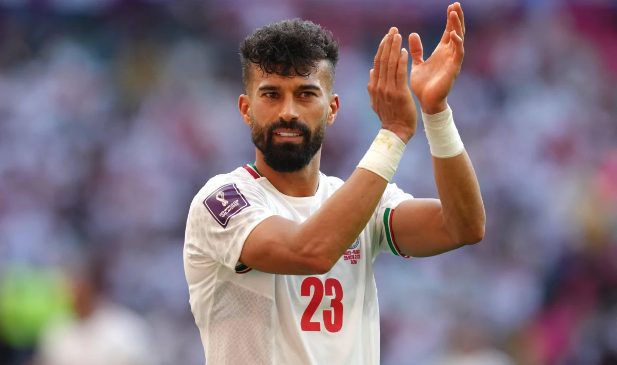 Iran nie sprostał Stanom Zjednoczonym w rozgrywkach grupy B mistrzostw świata w piłce nożnej w Katarze. Christian Pulisic w 38. minucie zdobył jedynego gola w meczu, zapewniając Amerykanom zwycięstwo 1:0. 