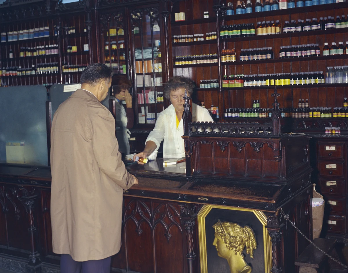 Naczelny Sąd Administracyjny zdecydował, że neogotyckie meble z jednej z najstarszych warszawskich aptek przy Nowym Świecie powinny wrócić na swoje miejsce. Sądowa batalia w tej sprawie trwała niemal sześć lat.