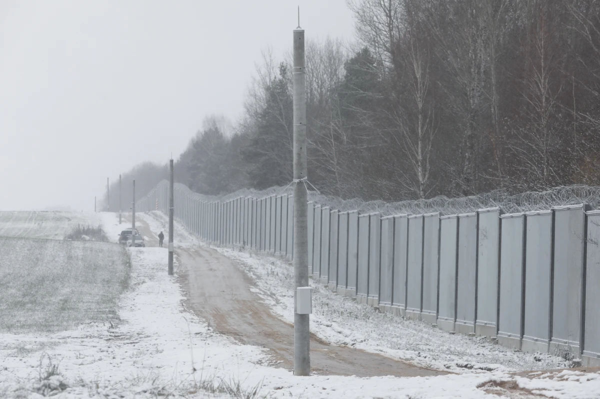 Czterej członkowie grupy przestępczej staną przed sądem za zorganizowanie przemytu do Niemiec migrantów, którzy dostawali się do Polski z Białorusi. 